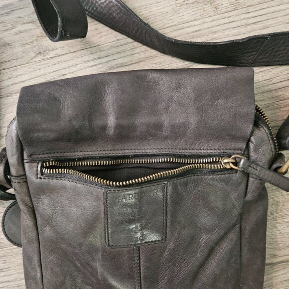 Harbour 2nd Leather Crossbody Messenger Bag – Brown Distressed Style - Picture 5 of 10